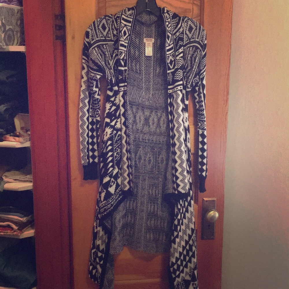 Black & white printed cardigan